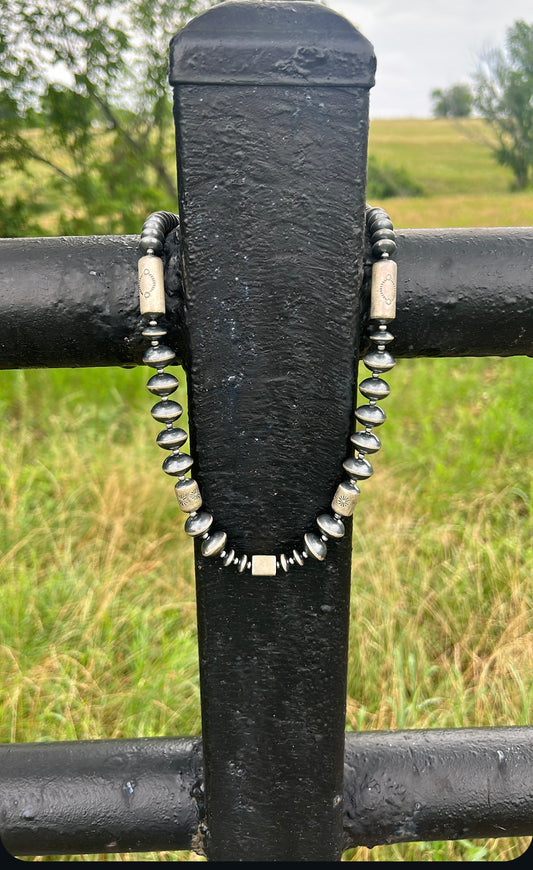 handstrung 20 in Pearls